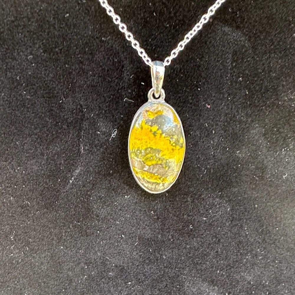 Elegant 925 Silver Bumblebee Jasper Pendant - Picture 3 of 6